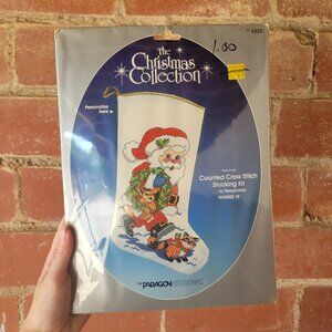 Paragon vintage needlecraft cross stitch Christmas holiday seasonal Santa